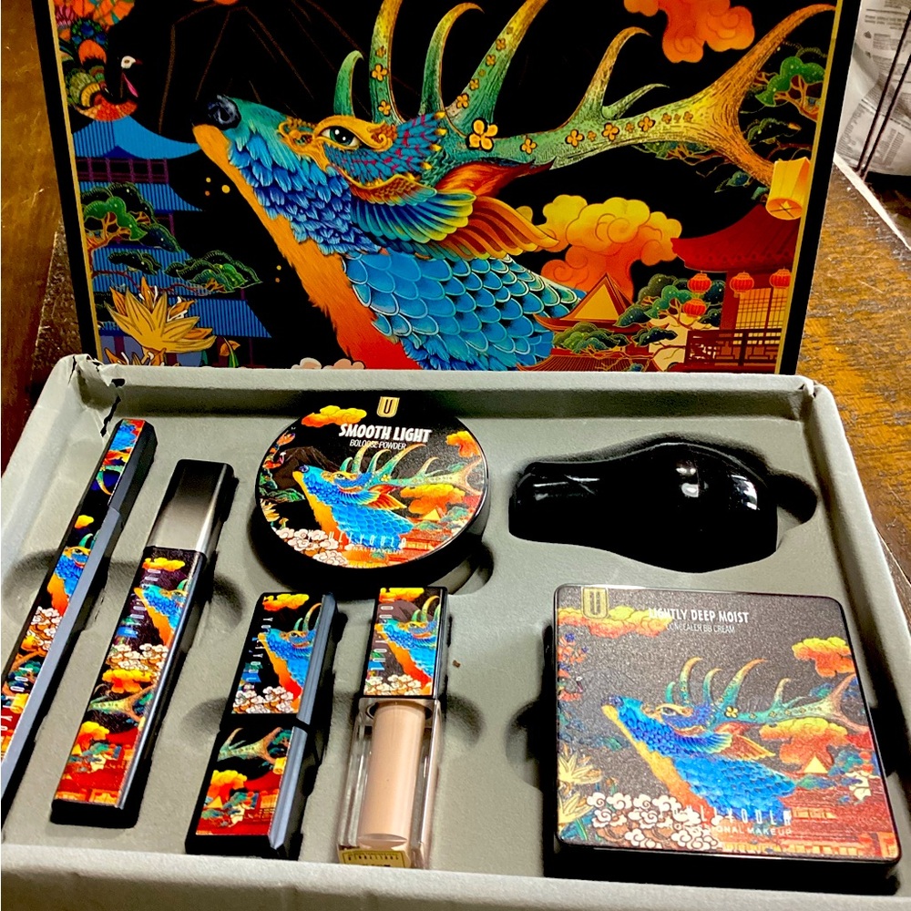 Colorful Makeup Set with Dragon Design